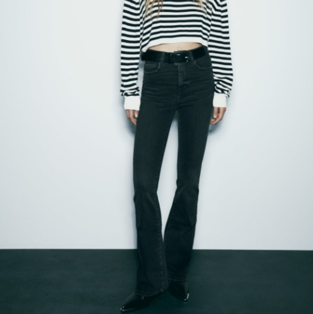 🆕️ Zara Black Highwaisted Flare Jeans